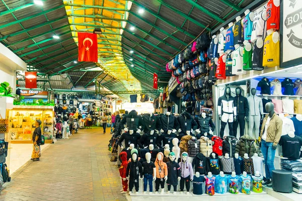 2022 Manavgat Türkiye Pazar Türkiye Giyim Mağazasındaki Maneküeller Kapalı Pazarda — Stok fotoğraf