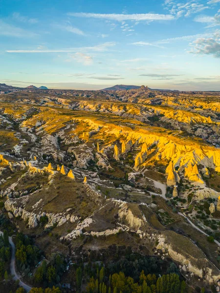 터키의 카파도키아에 산맥에는 노란색 있습니다 촬영이요 고품질 — 스톡 사진