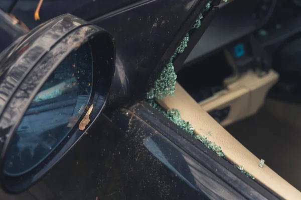 Крупним Планом Знімок Дзеркала Бічного Вигляду Чорного Автомобіля Розбитого Віконного — стокове фото