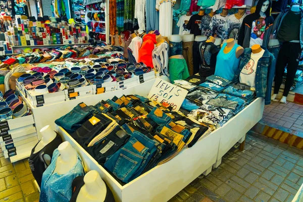 2022 Manavgat Türkiye Pazar Türk Pazarındaki Giyim Mağazasında Sergilenen Kot — Stok fotoğraf