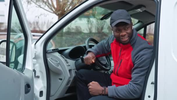 Young Adult Black Delivery Man Wearing Red Pullover Black Cap — Stock Video