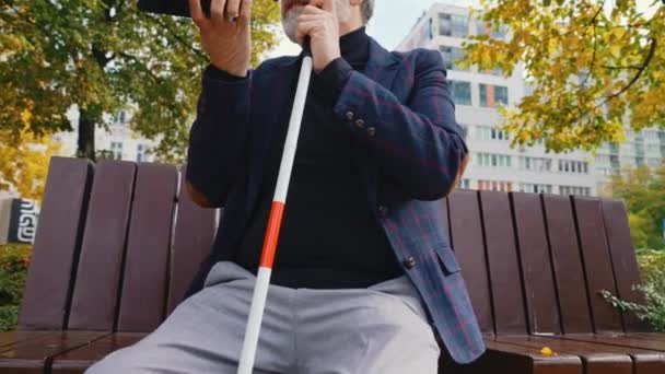 Visión Persona Con Discapacidad Que Habla Través Teléfono Inteligente Enun — Vídeo de stock