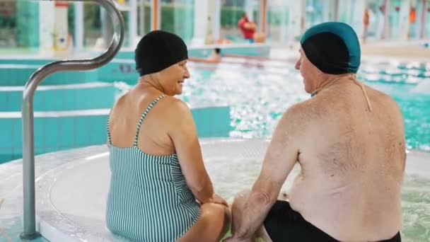 Senior People Sitting Talking Edge Swim Spa Hot Tub High — Vídeos de Stock
