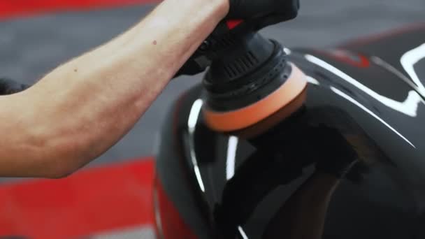Expert Black Gloves Uses Car Polishing Machine Car Body Black — Stock Video