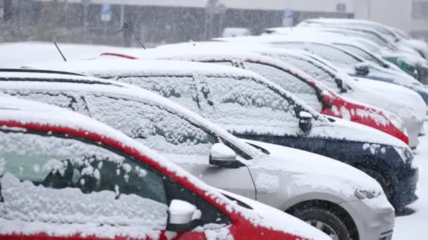 Cars Standing Parking Its Snowing Everything Covered Snow High Quality — Vídeos de Stock
