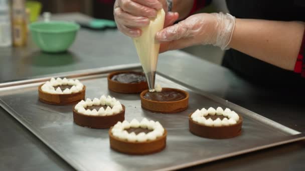 Person Using Pastry Bag Sac Poche Baker Decorating Chocolate Mini — Videoclip de stoc