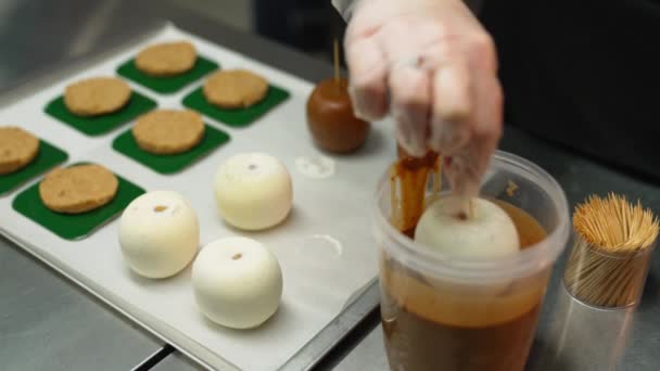Chef Covering Apples Caramel Creating New Dessert Sweets Concept High — Stockvideo