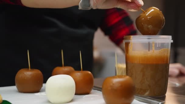 Closeup View Chefs Hand Gloves Holding Apple Stick Covering Caramel — Stockvideo