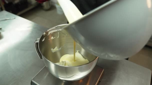 ケーキ パン屋 デザート ベーキングコンセプトのためのサワークリームを作るプロセス 高品質4K映像 — ストック動画