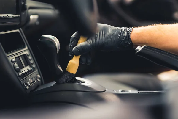 Male Hand Black Glove Car Brushing Gear Shift Car Interior — Stockfoto