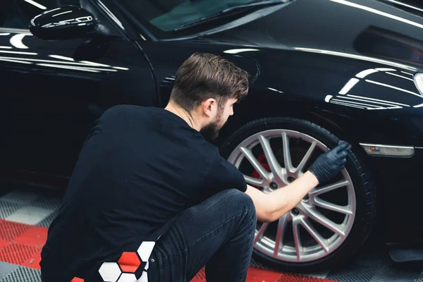 Rear View Caucasian Man Wearing Black Gloves Crouched Blackening Tires — Stockfoto