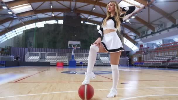 Basketball Court Single Cheerlader Holding Ball Sport Concept High Quality — Stockvideo
