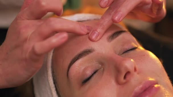 Close Shot Female Client Having Her Forehead Massaged Beautician Client — Stockvideo