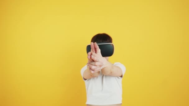 Female Gamer Using Headset Adult Girl Gaming Virtual Reality Technology — Stockvideo