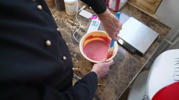 Chocolatier Mixing Pink Melted Chocolate Bowl Using Spatula Chocolate Production — 图库视频影像