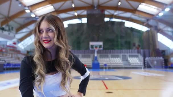 Nice Looking Cheerleader Knees Posing Ball Arena Sport Concept High — Stockvideo