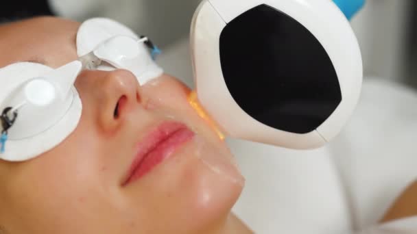 Closeup Rosto Mulher Com Olhos Cobertos Durante Processo Tratamento Termométrico — Vídeo de Stock