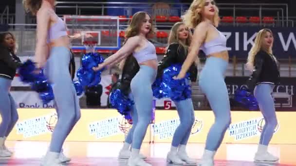 Full View Cheerleaders Light Blue Pants Tops Practicing Arena High — Stockvideo