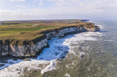 Güneşli bir havada Flamborough Head ve Kuzey Denizi 'nin muhteşem bir görüntüsü. Yüksek kalite fotoğraf