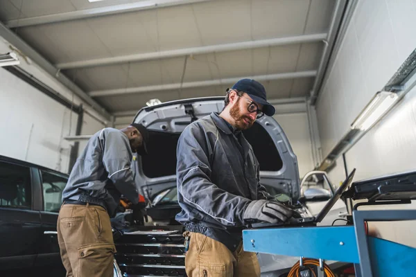 Two Mechanics Making Computer Diagnostics Checking Car Repair Shop High — Stock Photo, Image