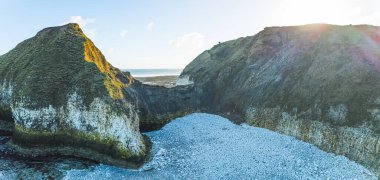 Şaşırtıcı doğal deniz manzarası konsepti. Flamborough Head 'in beyaz tebeşir kayalıkları. İngiltere 'nin çeşitli manzaraları. Yüksek kalite fotoğraf