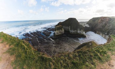 Doğal kaya oluşumu Flamborough Head 'deki İçen Dinozor. Yüksek kalite fotoğraf