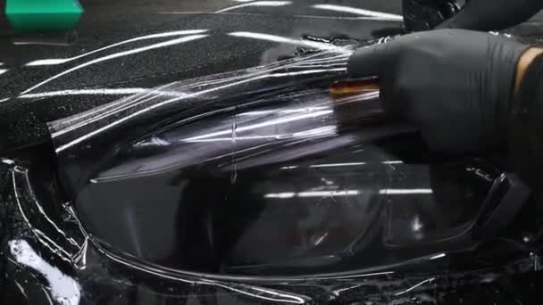 Używając Skrobaka Przyciemniania Światła Samochodzie Koncepcja Samochodu Wysokiej Jakości Materiał — Wideo stockowe