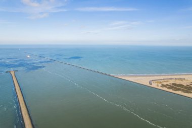Rotterdam Limanı Maasvlakte limanının havadan çekilmiş görüntüsü Kuzey Denizi 'nden geri alındı. Yüksek kalite fotoğraf