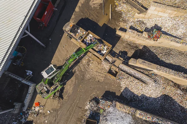 네덜란드의 쓰레기를 분쇄하고 재활용하기 분쇄기에 금속을 발굴자 고품질 — 스톡 사진