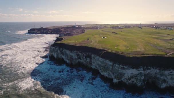 Prachtige Luchtfoto Van Flamborough Head Noordzee Het Zonnige Weer Hoge — Stockvideo