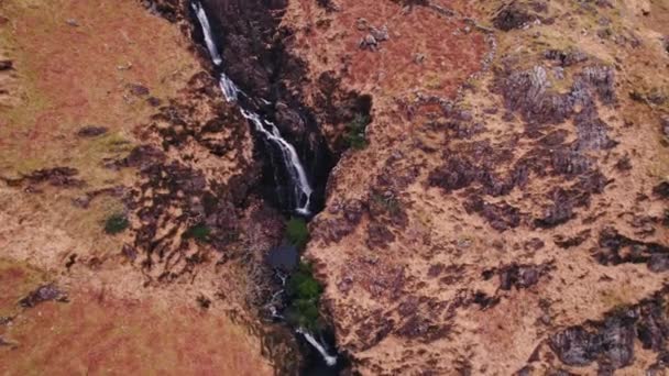 ウェールズのSnowdonia国立公園で山の川 トップの空中ビュー 高品質4K映像 — ストック動画