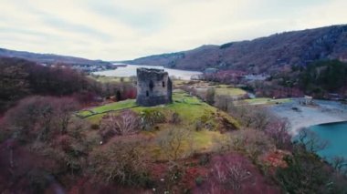 Büyük Snowdonia Ulusal Parkı ve Llyn Peris Gölü 'nün nefes kesici manzarası. Yüksek kalite 4k görüntü