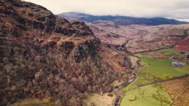 Bewolkte Dag Snowdonia National Park Wales Engeland Scenic Drone Schot — Stockvideo