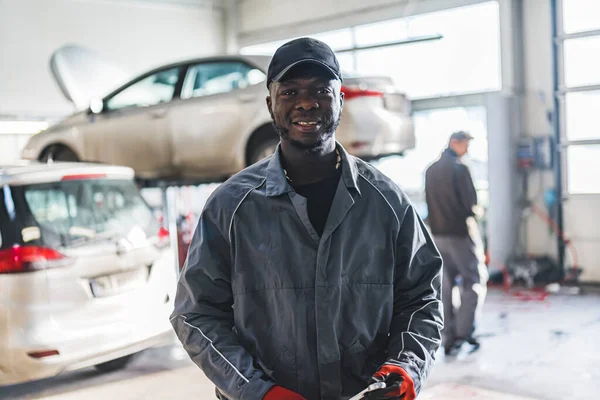 Happy African American Man Car Mechanic Repair Service Shop High — Stock Photo, Image