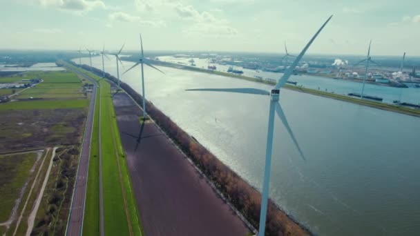 Sluit Luchtfoto Van Wind Turbines Langs Noordzeekust Bij Haven Van — Stockvideo