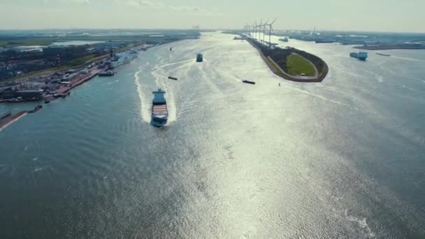 ロッテルダム港のコンテナ船 北海岸 空中視界 高品質の4K映像 — ストック動画