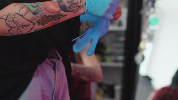 Closeup Tattoo Master Hands Wearing Gloves Tattoo Parlour Sketching High — 图库视频影像