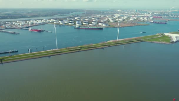 オランダの北海岸にあるロッテルダム港のドローンビュー 高品質の4K映像 — ストック動画