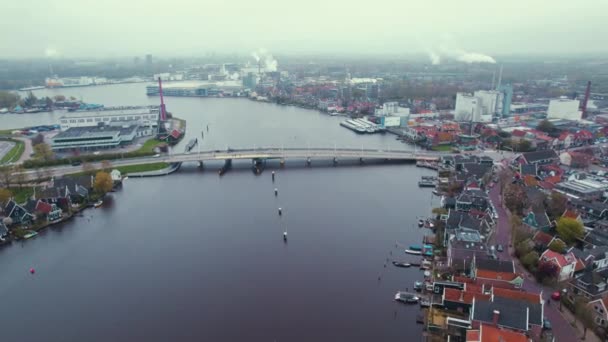 Vista Rio Dos Edifícios Cidade Zaans Holanda Vista Para Olhos — Vídeo de Stock