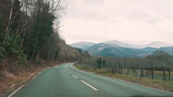 Guida Sulla Strada Snowdonia National Park Montagne Sullo Sfondo Regno — Video Stock