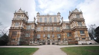 Nottingham 'daki Wollaton Park' ın tarihi Wollaton Hall manzarası. Yüksek kalite 4k görüntü