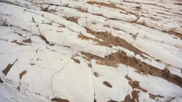 Duże Białe Kamienie Pobliżu Flamborough Koncepcja Krajobrazu Wysokiej Jakości Materiał — Wideo stockowe