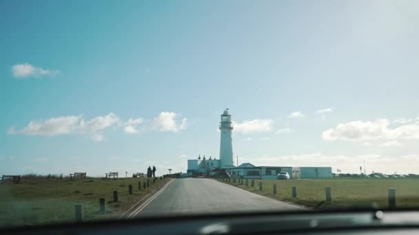 Fahrt Einem Weißen Leuchtturm Auf Flamborough Einem Touristischen Ort Hochwertiges — Stockvideo