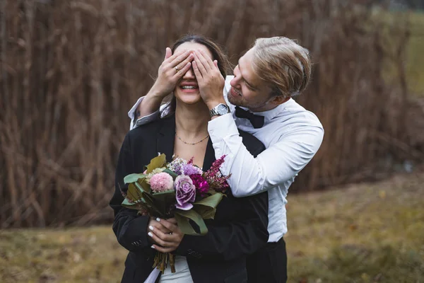 花嫁と新郎の結婚式の写真の外観 高品質の写真 — ストック写真