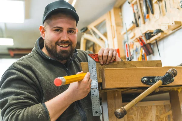 Portrait Smiling Carpenter Measuring Wooden Board Angle Ruler Pencil High — Stock Photo, Image