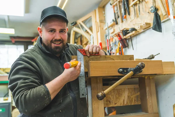 Portrait Smiling Carpenter Measuring Wooden Board Angle Ruler Pencil High — Stock Photo, Image
