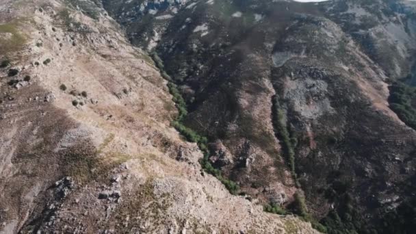 Vue Aérienne Ensoleillée Été Route Montagne Serpentine Près Des Gorges — Video