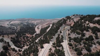 Yunanistan 'ın Girit kentindeki Imbros Vadisi ve Libiya Denizi manzarası. Yüksek kalite 4k görüntü