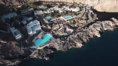 Kalypso Girit köyü tatil köyü, İHA manzaralı, Rethymno, Yunanistan. Yüksek kalite 4k görüntü