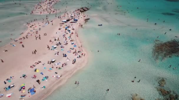 Drone Aérien Une Belle Plage Turquoise Avec Sable Rose Elafonissi — Video